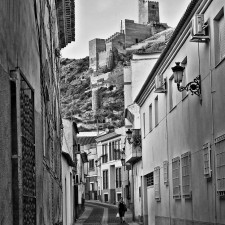 Una calle de Alhama de Murcia por Emilio