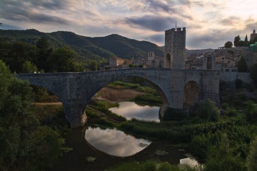 El puente de Besalú es un