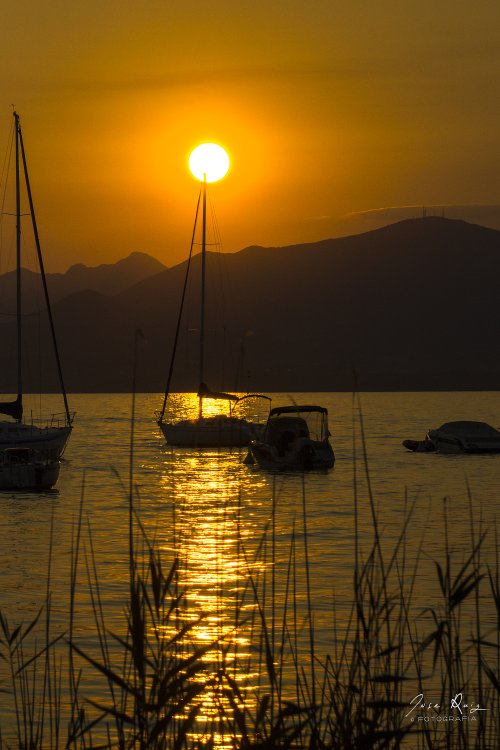 Puesta de sol en el Lago di