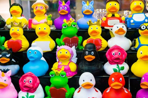Patitos de colores chillones.
