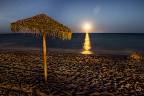Luna que se quiebra sobre la