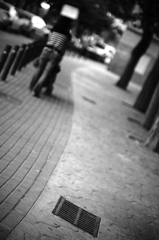 Paseando.