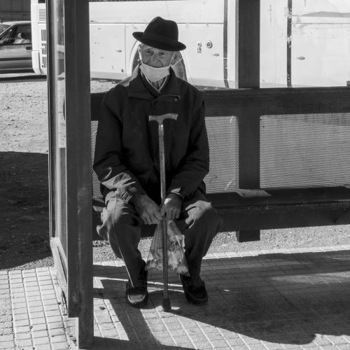 Esperando el bus